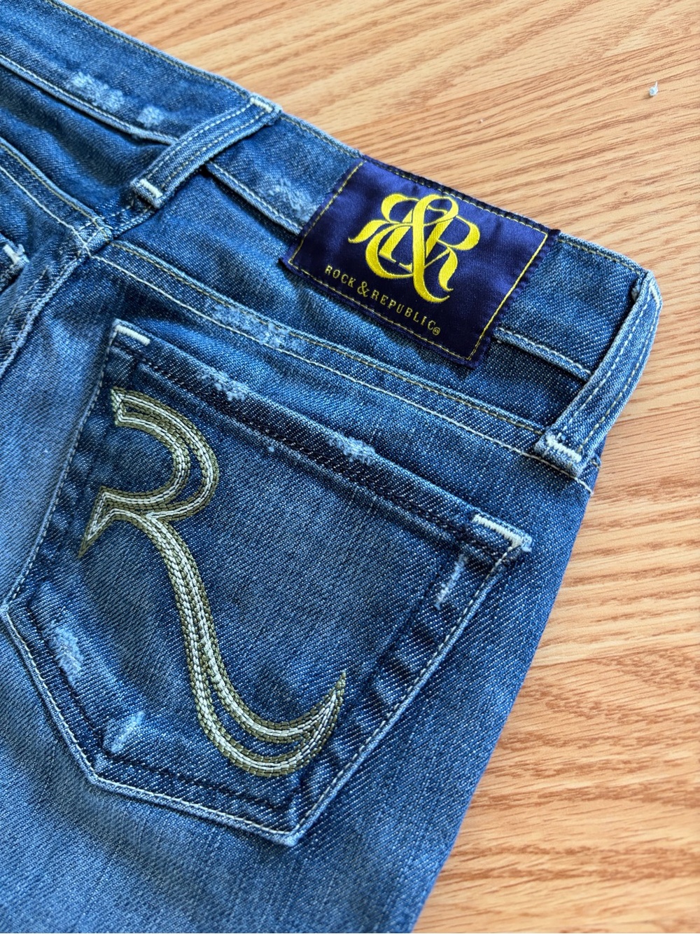 Rock & Republic Y2K Blue Distressed Capri/Crop Jeans